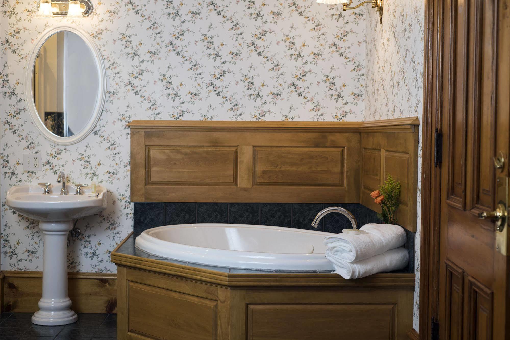 Decker Hotel & Bar Maquoketa Экстерьер фото